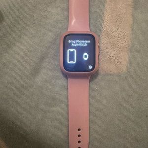 Apple Watch Series 4 used like brand new comes with accessories color rose gold